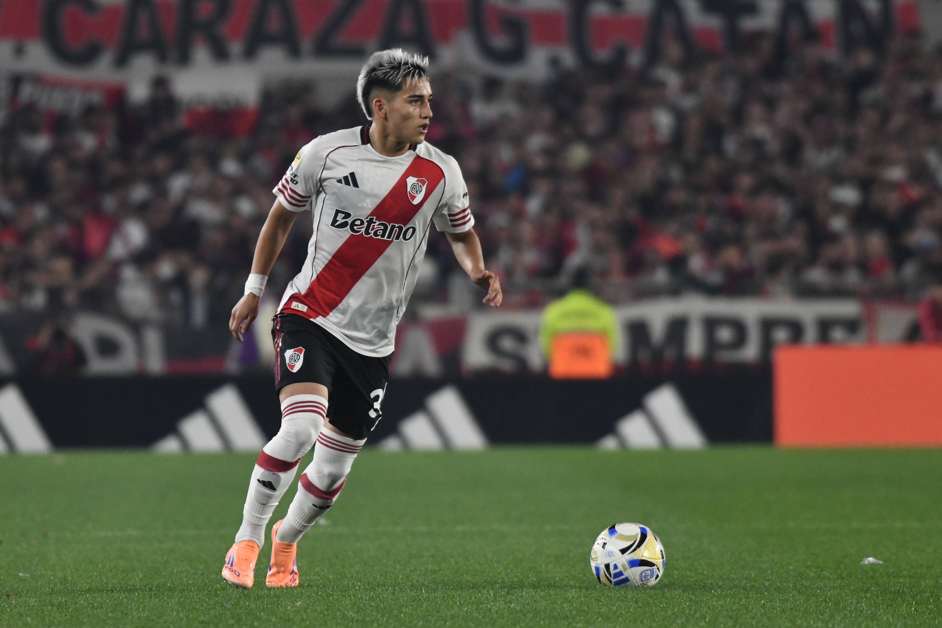36 - Ian Subiabre (River Plate) - Extremo de 19 anos
