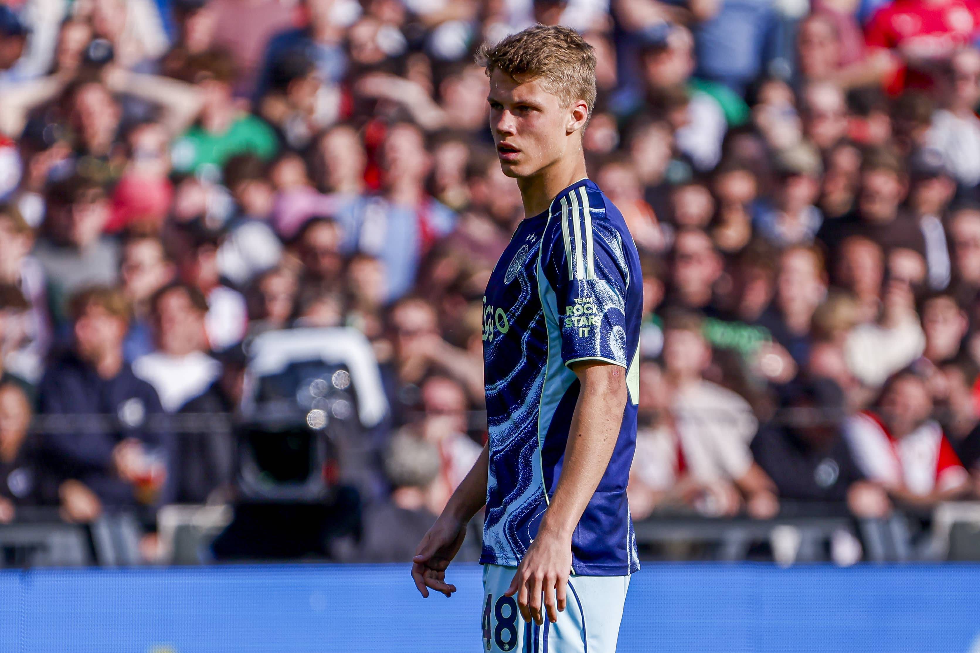 32 - Sean Steur (Ajax) - Médio de 18 anos