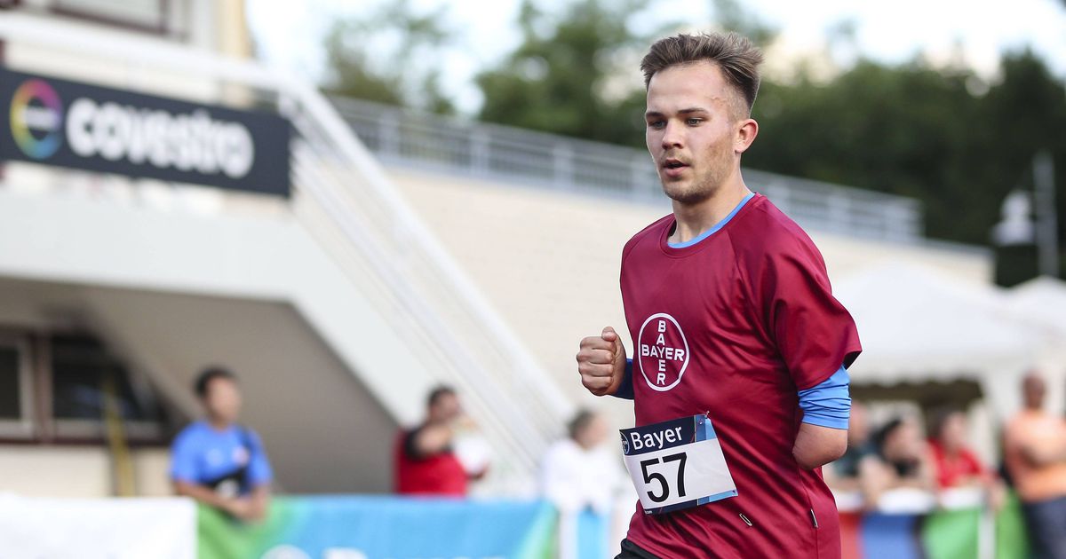 Treinador do St. Pauli assume homossexualidade após conversa com Klopp