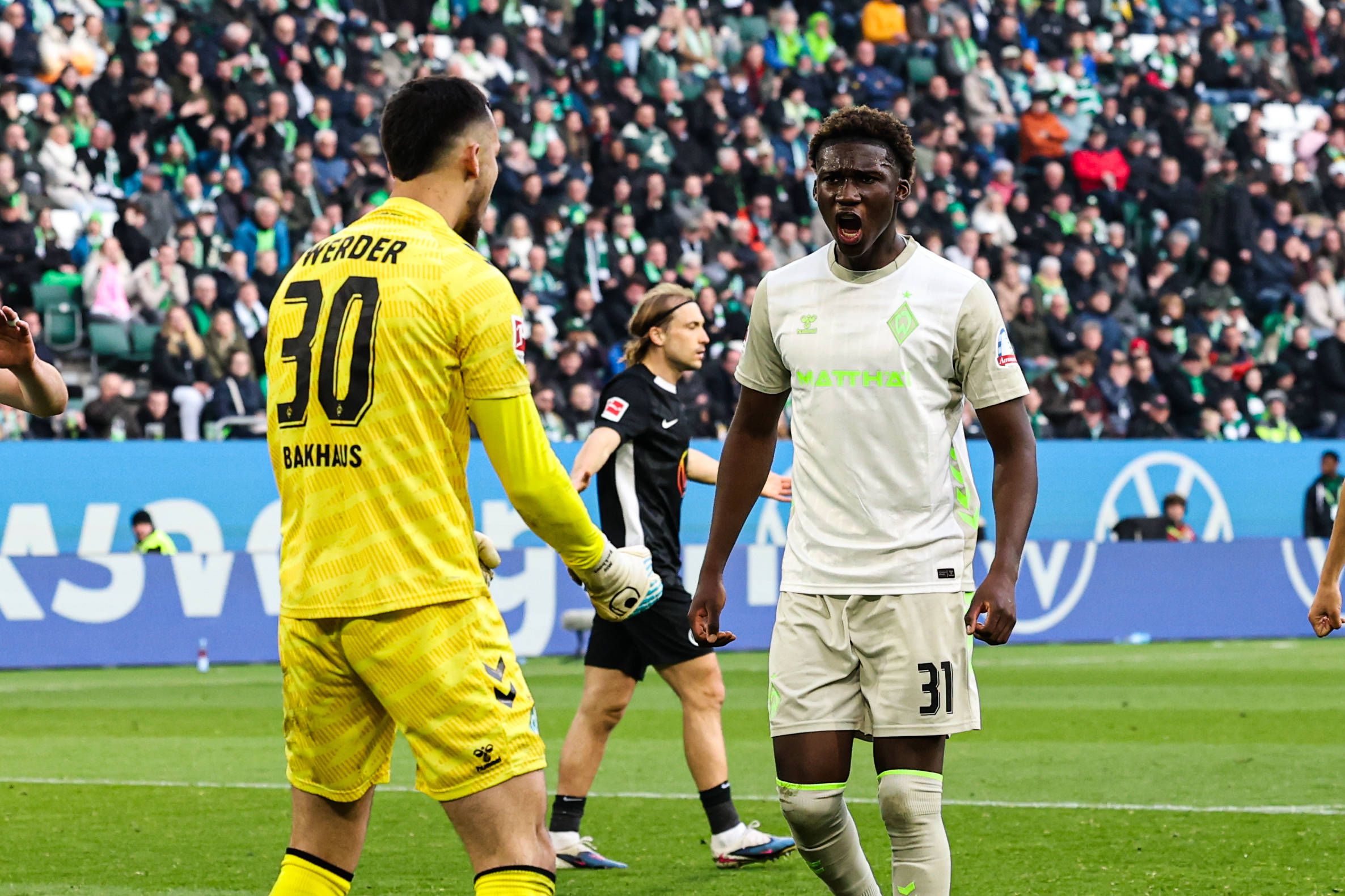 38 - Karim Coulibaly (Werder Bremen) - Central de 18 anos