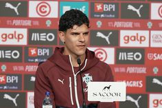 «Estou a treinar com jogadores que via na televisão...»