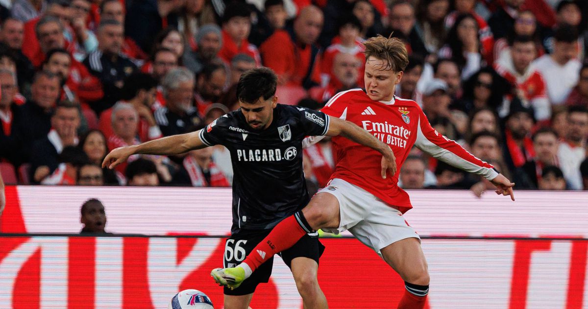 Vitória de Guimarães: Tony Strata fica no castelo