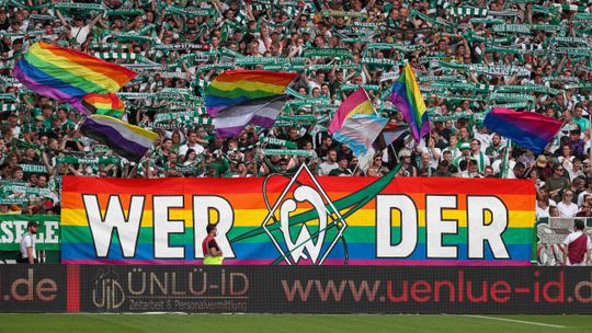 Profissionais do futebol planeiam assumir homossexualidade no mês de maio