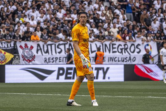 Guarda-redes do Corinthians frustrado: «A equipa não fazer golos deve ser culpa minha também»