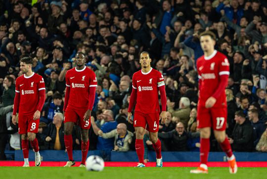 Liverpool perde dérbi com o Everton e pode ter dito adeus ao título