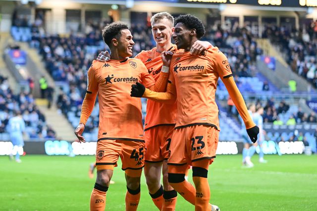 Fábio Carvalho marca e assiste na vitória do Hull City