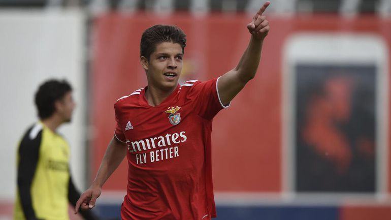 Vídeo: golaço de Diogo Prioste coloca Benfica B a vencer FC Porto B