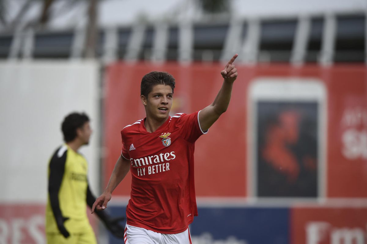Vídeo: golaço de Diogo Prioste coloca Benfica B a vencer FC Porto B