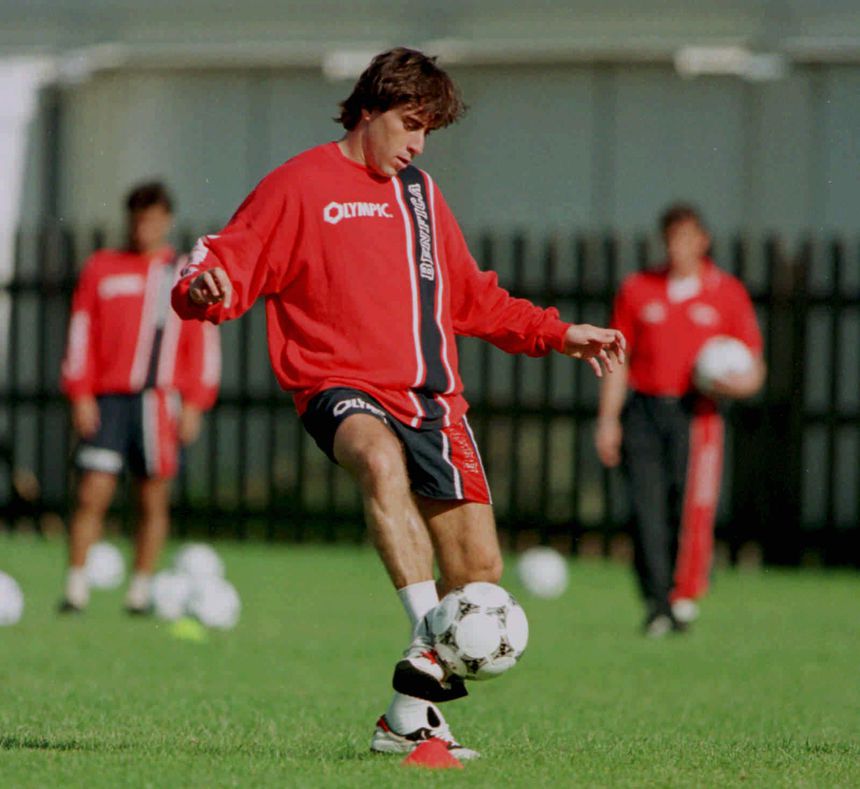 Mauro Airez chegou ao Benfica a meio da época 1995/1996, oriundo do Belenenses