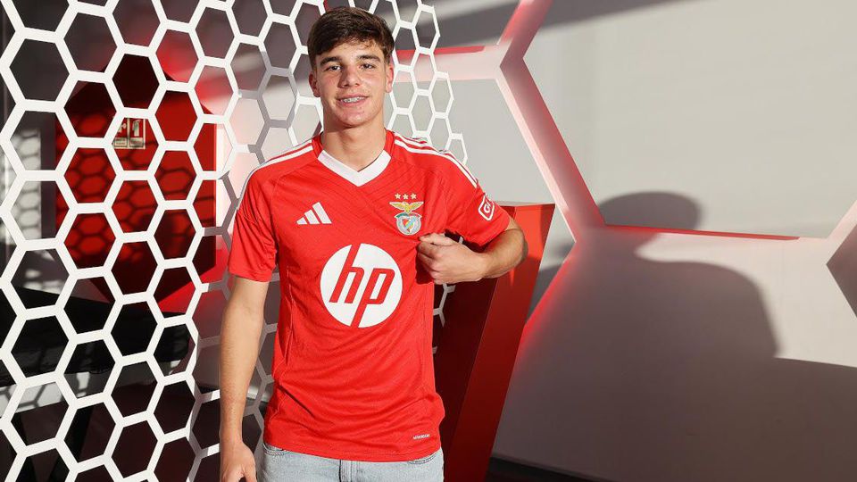 Benfica segura jovem avançado