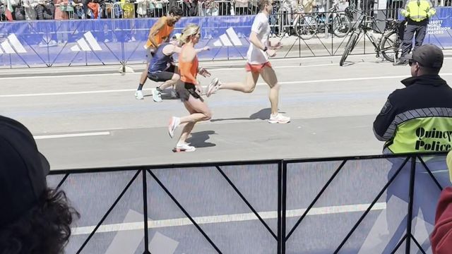 Tocante: vê homem colapsar a 200m da meta da maratona de Boston e pára para ajudar