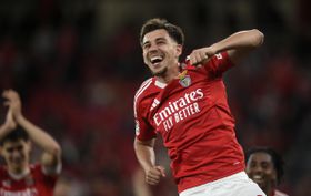 Mercado oficial: Benfica empresta central