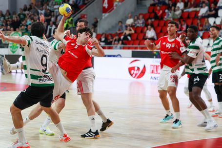 Sporting esmagador na Luz fica mais perto do título