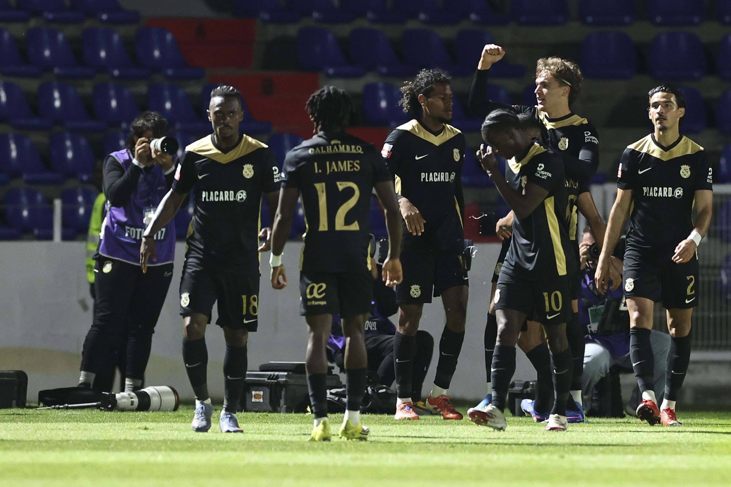 Marezi apontou o tento que selou o triunfo do Alverca na receção ao Arouca — Foto: António Cotrim/LUSA