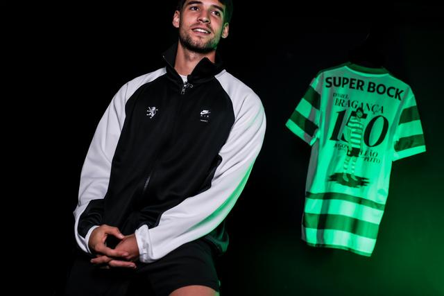 Daniel Bragança com direito a camisola especial do jogo 150 - Foto: SPORTING CP