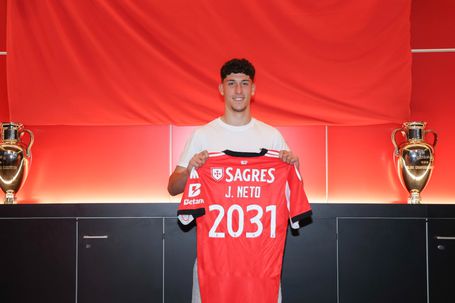 José Neto renovou pelo Benfica até 2031, dias depois de completar 18 anos - Foto: Benfica