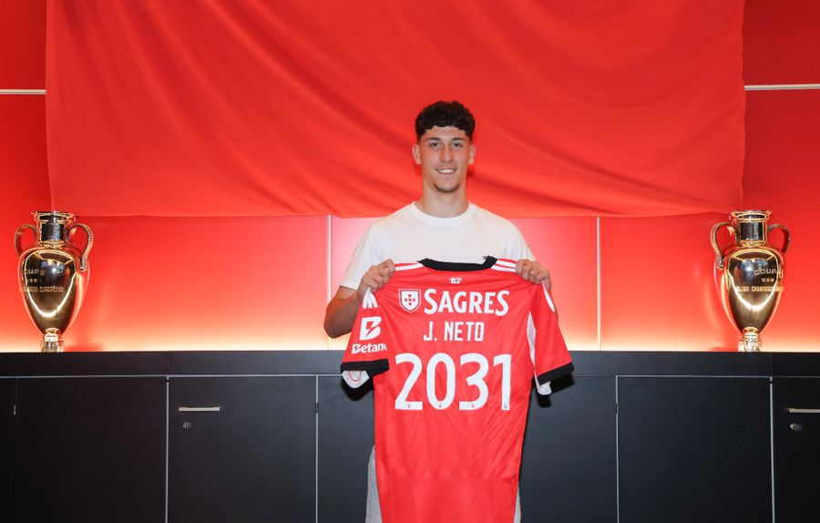 José Neto renovou pelo Benfica até 2031, dias depois de completar 18 anos - Foto: Benfica