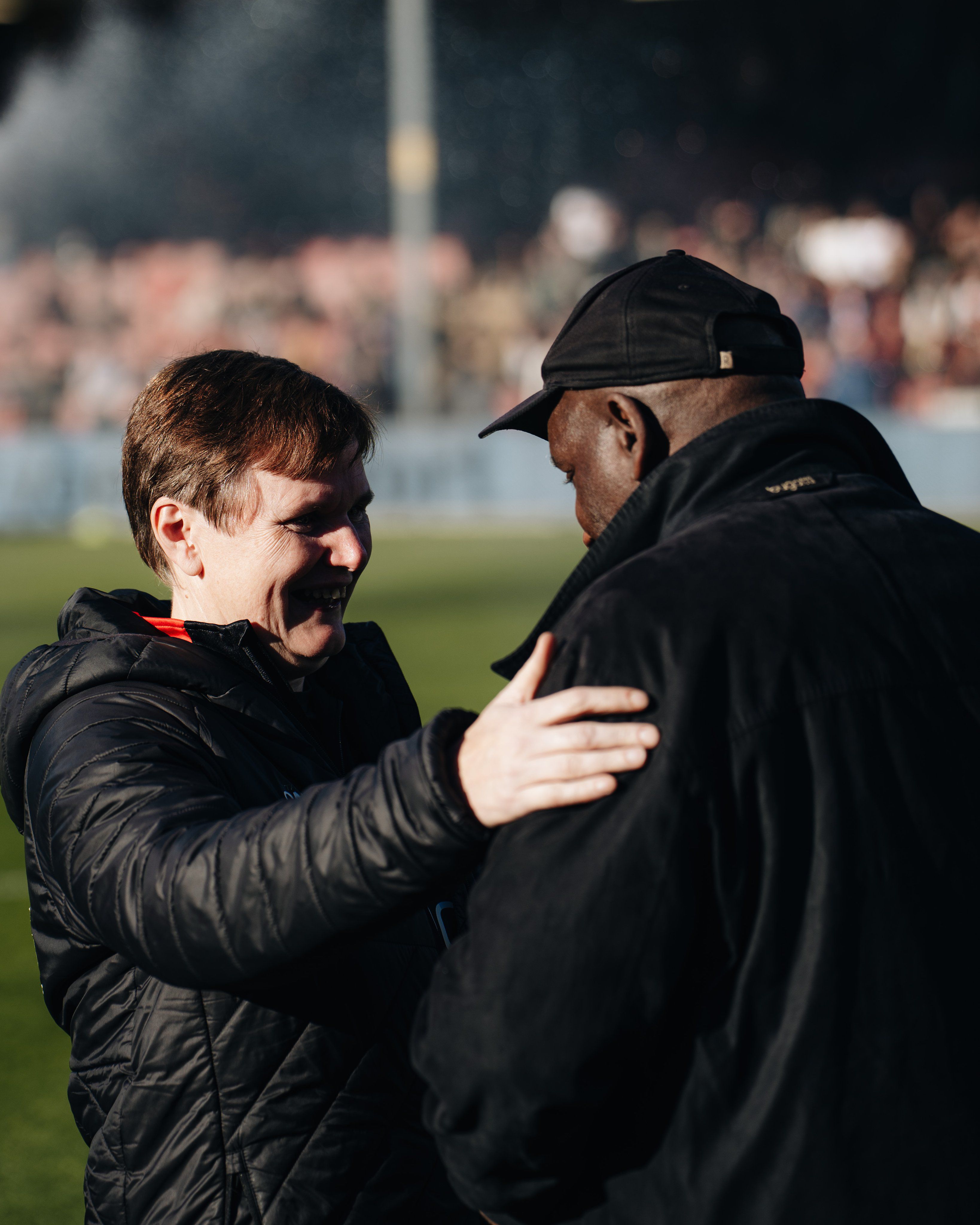 Carla Whittie emocionada com homenagem - Foto: Go Ahead Eagles