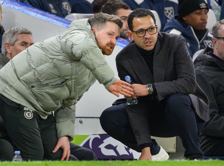 Calum McFarlane auxiliou Liam Rosenior no Chelsea (IMAGO)