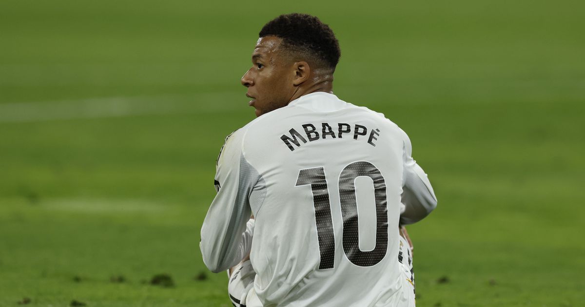 Mbappé sai de campo com queixas físicas e o Mundial à espreita