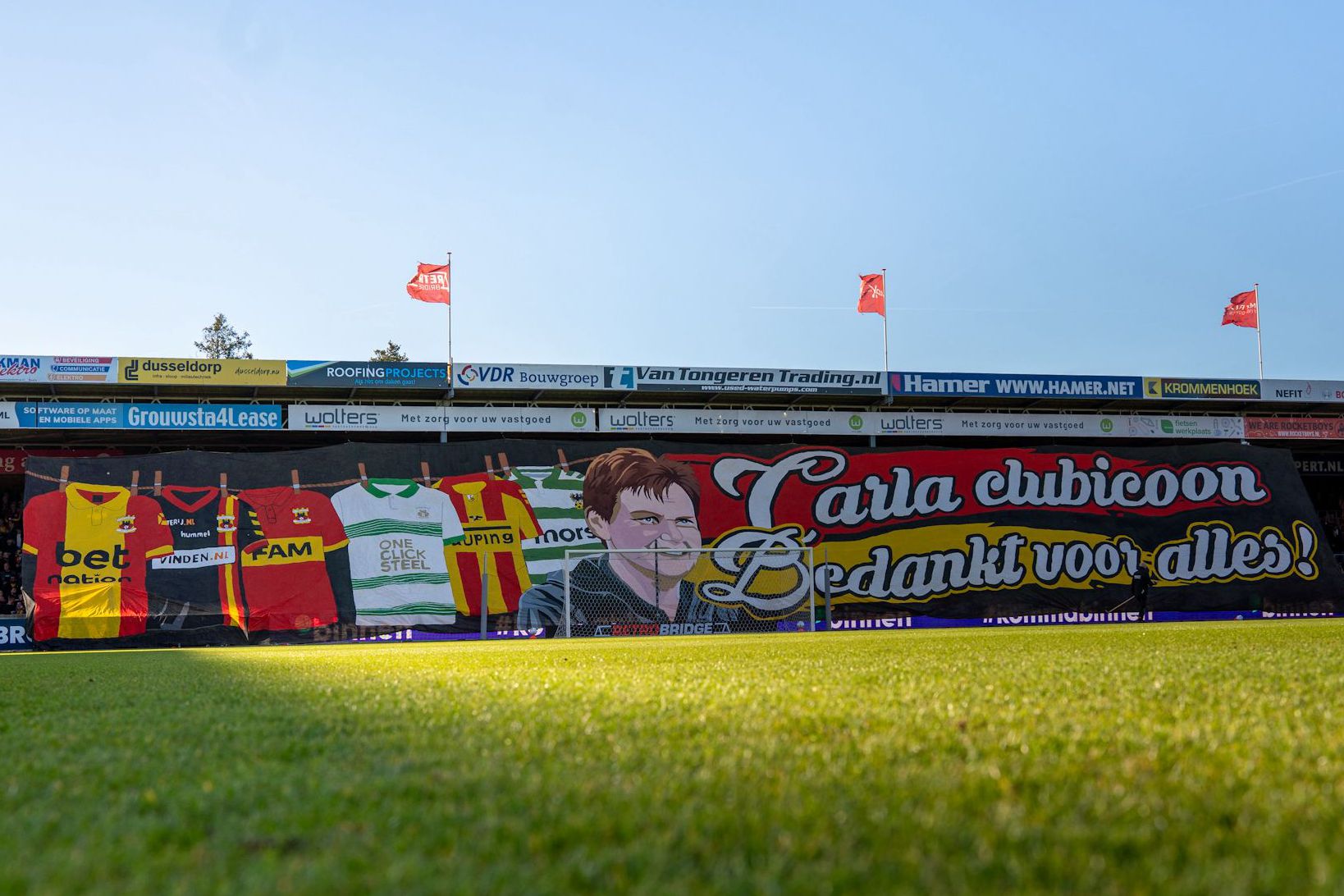 Tifo de homenagem a Carla Whittie: «Carla, ícone do clube. Obrigado por tudo» - Foto: Go Ahead Eagles