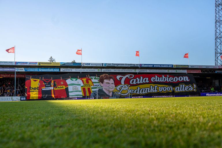 Tifo de homenagem a Carla Whittie: «Carla, ícone do clube. Obrigado por tudo» - Foto: Go Ahead Eagles