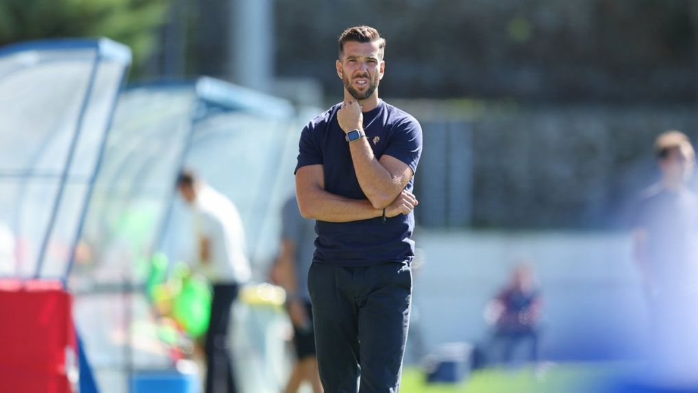 Daniel Chaves treina a equipa feminina - Foto: FC Porto