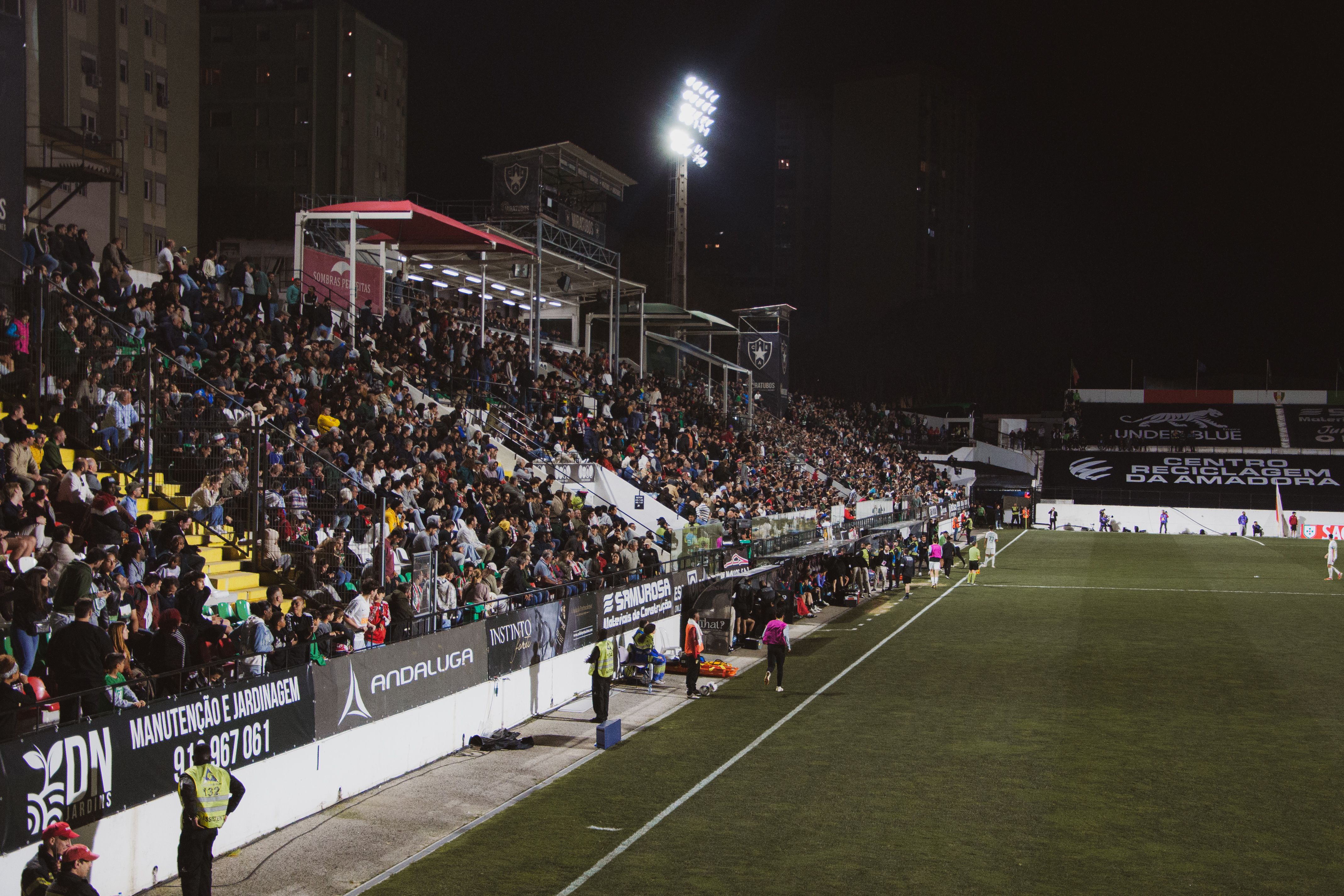 Estádio José Gomes prepara-se para ter lotação esgotada por ocasião do duelo entre Estrela da Amadora e FC Porto — Foto: Estrela da Amadora