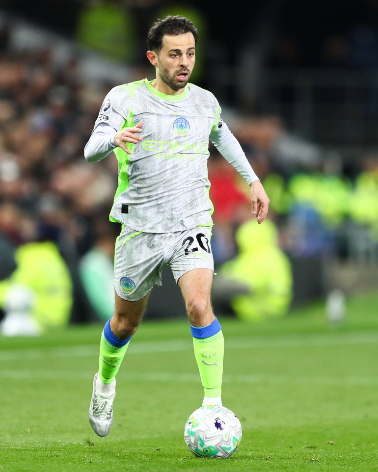 2. Bernardo Silva saiu do Benfica para o Mónaco em 2014/15 - 100 milhões de euros