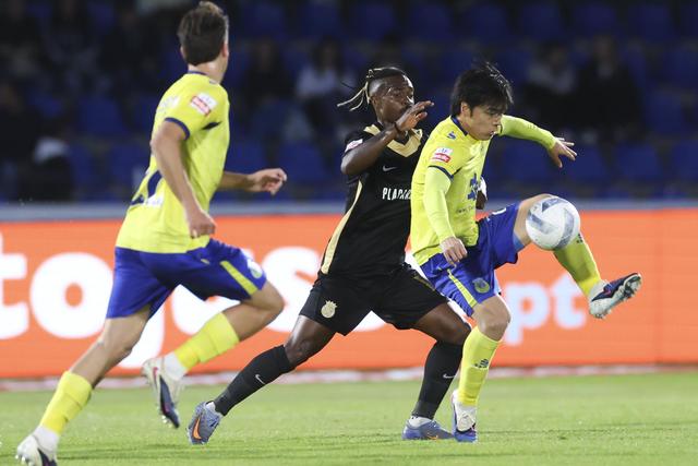 O Alverca vai vencendo o Arouca pela margem mínima, no duelo de abertura da 31.ª jornada da Liga — Foto: António Cotrim/LUSA
