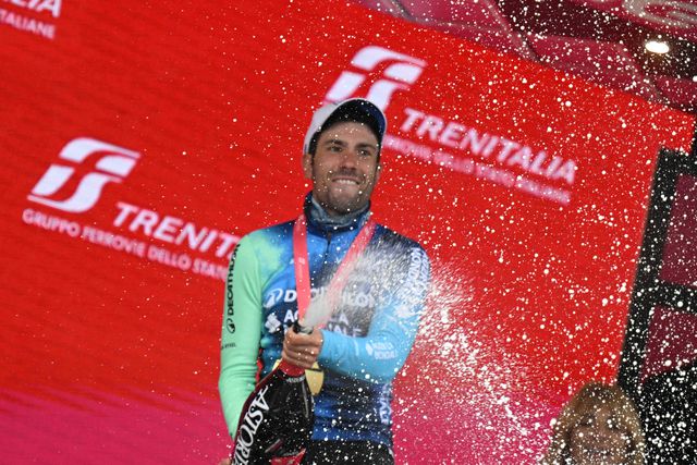 Andrea Vendrame em fuga para a vitória