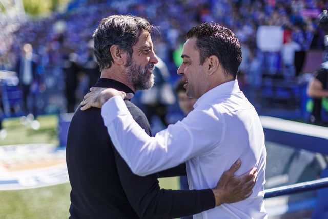 Quique reage ao despedimento de Xavi: «Que mal o Barcelona trata as suas lendas»
