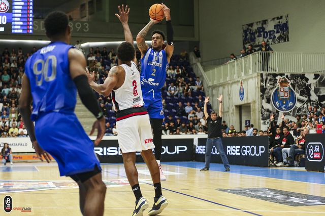 FC Porto iguala meia-final contra a Ovarense