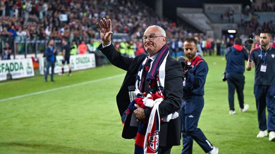 A emocionante homenagem dos adeptos do Cagliari a Ranieri (vídeo e fotos)