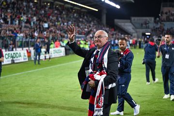 A emocionante homenagem dos adeptos do Cagliari a Ranieri (vídeo e fotos)