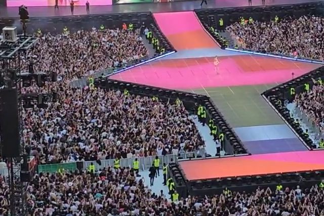 Taylor Swift abre concerto no Estádio da Luz a 'arranhar' português