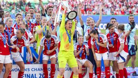 Senhoras e senhores, eis o novo campeão da Europa: Arsenal