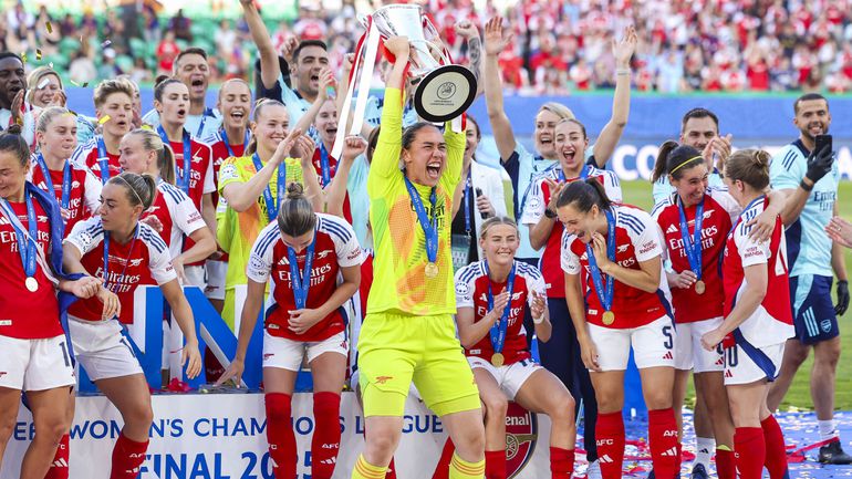 Senhoras e senhores, eis o novo campeão da Europa: Arsenal