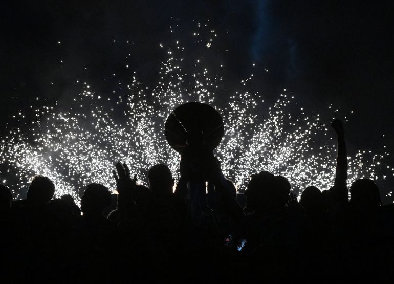 Nápoles em êxtase com o 'scudetto': a festa do campeão italiano (vídeos)