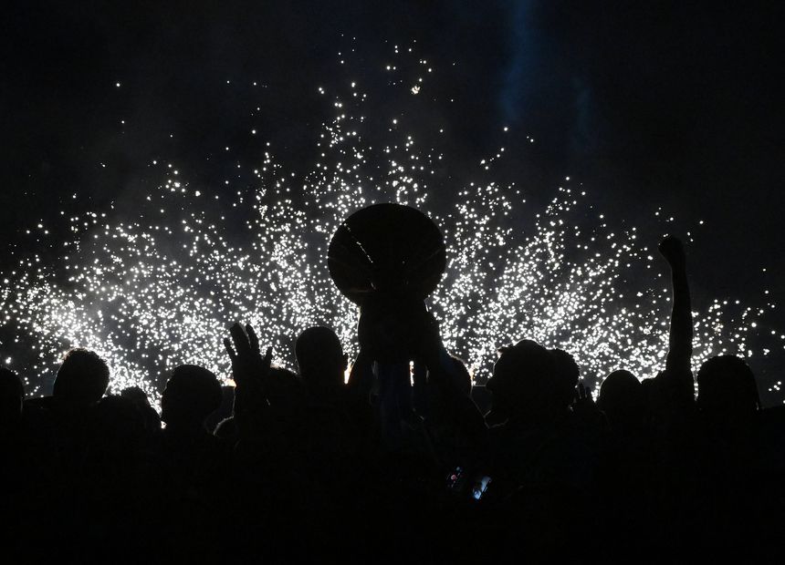 Nápoles venceu o Cagliari e fez a festa do título (IMAGO)