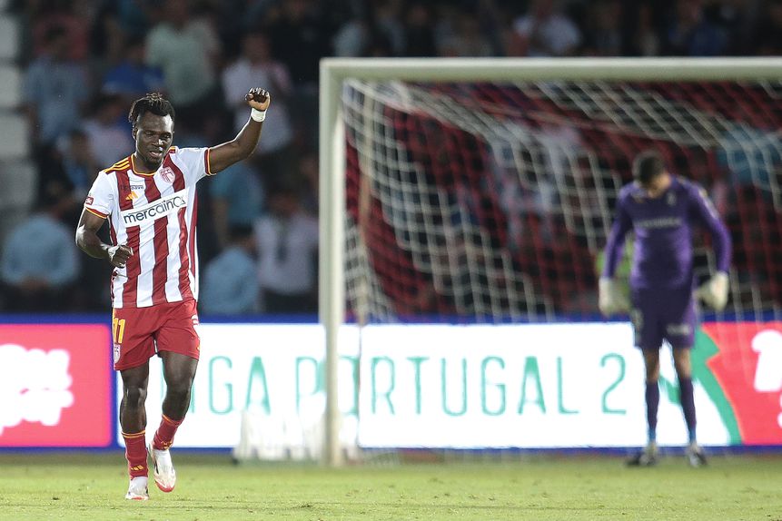 Jovem extremo nigeriano bisou no triunfo dos avenses sobre os vizelenses (Foto: Manuel Fernando Araújo/LUSA)