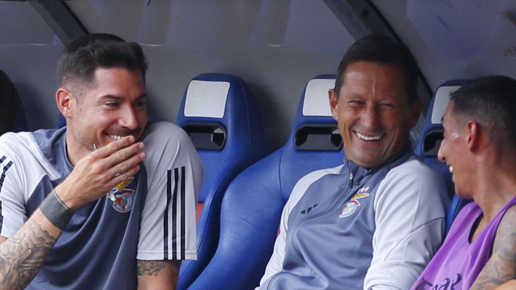 «60 mil a adorar o futebol do Benfica: Roger Schmidt é extraordinário»