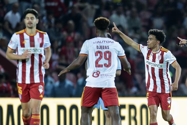 Avenses derrotam (3-0) vizelenses na primeira mão do 'play-off' (Foto: Manuel Fernando Araújo/LUSA)