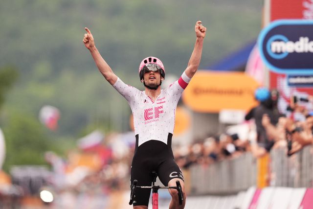 Giro: queda atrasa favoritos à camisola rosa