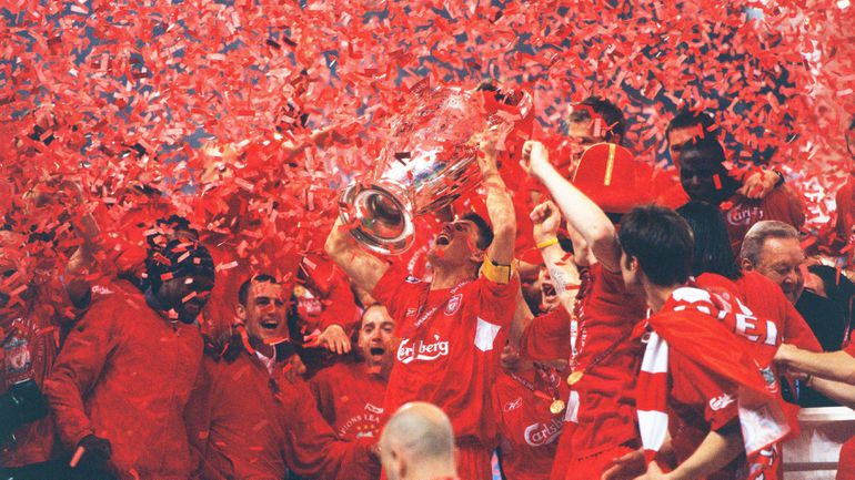 O Milagre de Istambul: há 20 anos, ouvia-se o mais arrepiante 'You'll Never Walk Alone' de sempre