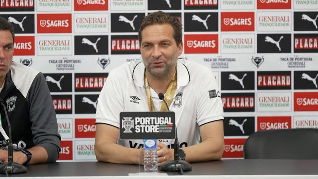A reação imperdível de Luís Tralhão ao falhanço de baliza aberta de Seydi