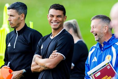 Thiago Silva mostra-se no curso da Licença A da UEFA, na Escócia - Foto: Thiago Silva/X