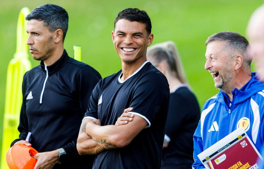 Thiago Silva mostra-se no curso da Licença A da UEFA, na Escócia - Foto: Thiago Silva/X