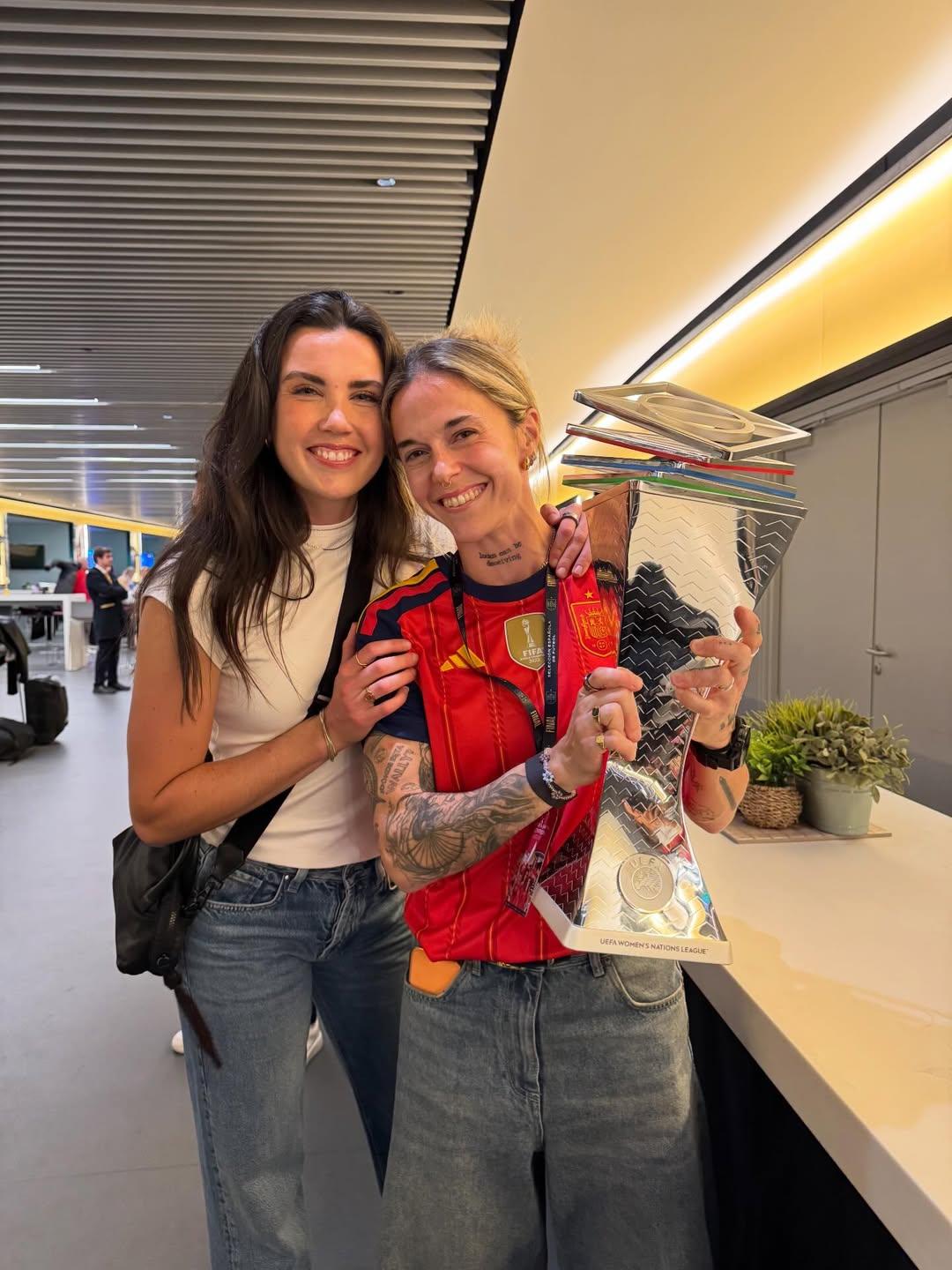 Mapi Léon, do Barcelona, e Ingrid Engen, do Lyon, rivais no relvado, apaixonadas fora dele