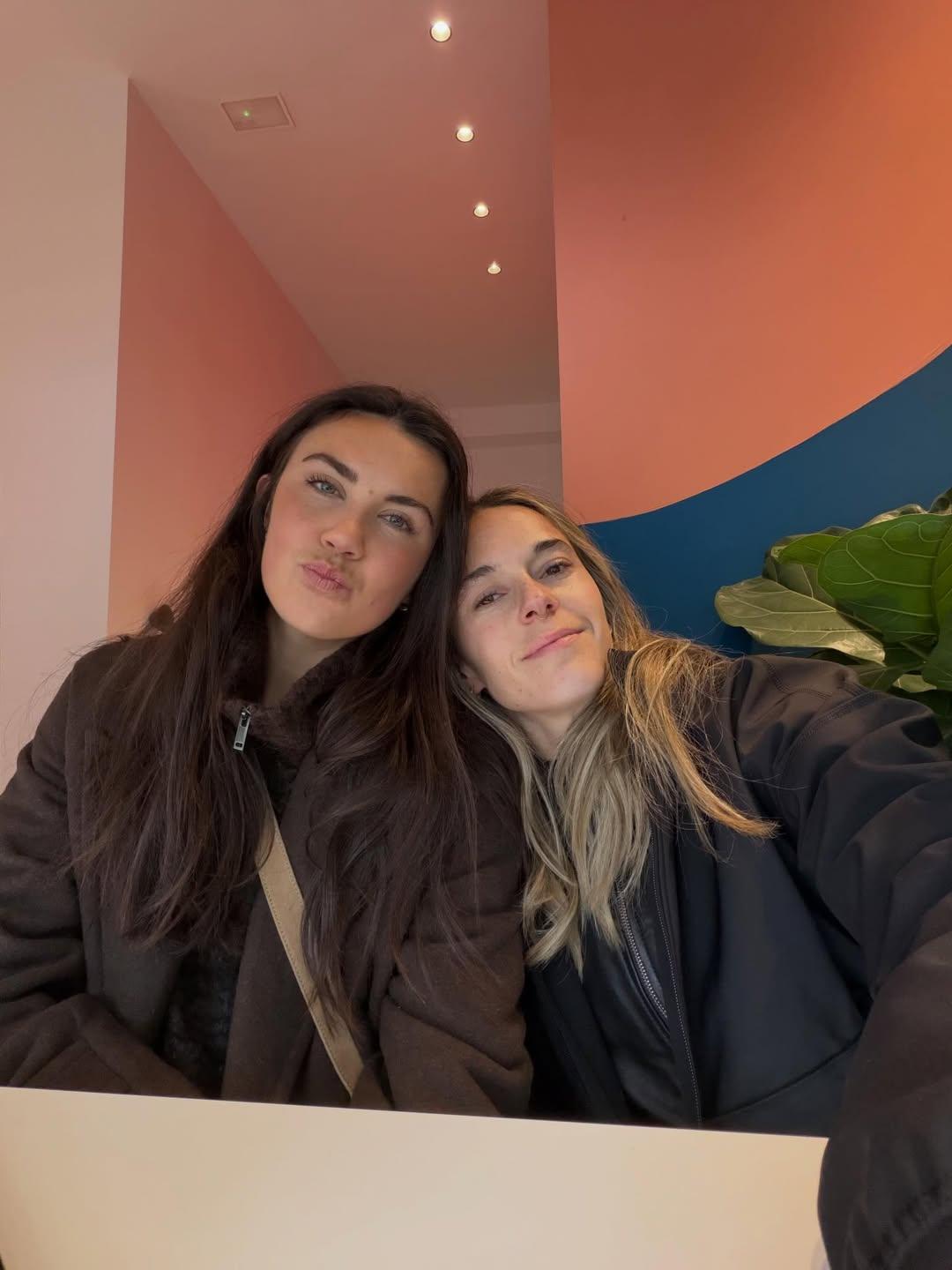 Mapi Léon, do Barcelona, e Ingrid Engen, do Lyon, rivais no relvado, apaixonadas fora dele